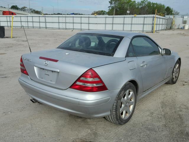 WDBKK49F22F239565 - 2002 MERCEDES-BENZ SLK 230 KO SILVER photo 4