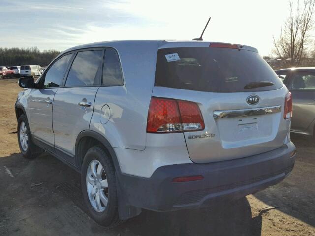 5XYKTCA17BG014189 - 2011 KIA SORENTO BA SILVER photo 3