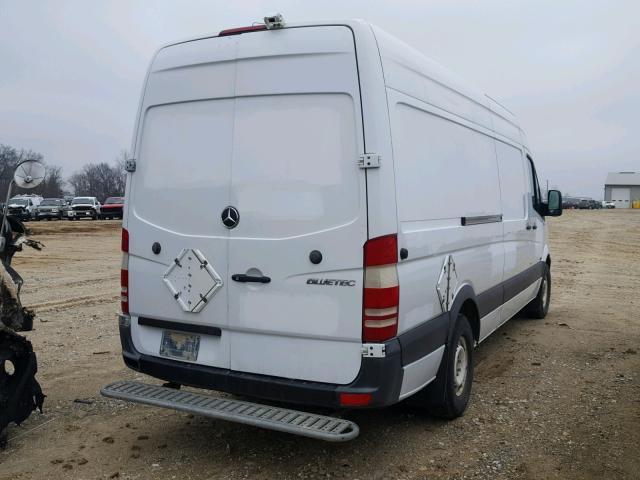 WD3PE8CB9C5686374 - 2012 MERCEDES-BENZ SPRINTER 2 WHITE photo 4