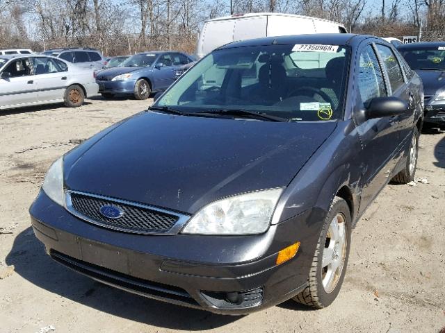 1FAFP34N67W232077 - 2007 FORD FOCUS ZX4 GRAY photo 2