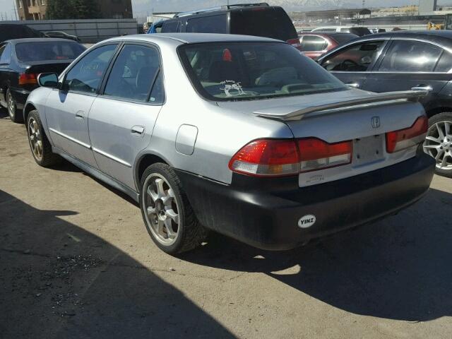 1HGCG55472A124542 - 2002 HONDA ACCORD LX SILVER photo 3