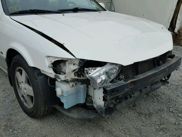 JT2BG22K410573086 - 2001 TOYOTA CAMRY CE WHITE photo 9