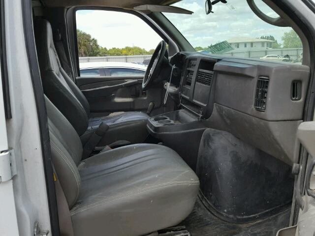 1GCGG252061178624 - 2006 CHEVROLET EXPRESS G2 WHITE photo 5