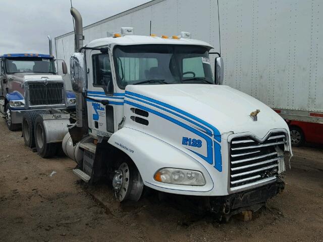 1M1AW09Y2AN009573 - 2010 MACK 600 CXU WHITE photo 1