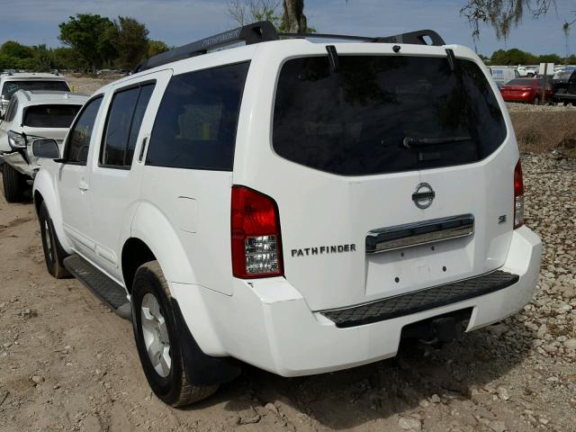 5N1AR18U05C775584 - 2005 NISSAN PATHFINDER WHITE photo 3