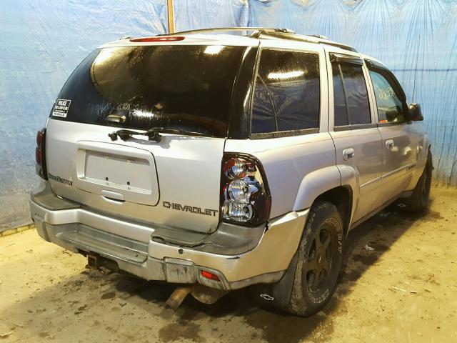 1GNDT13S342294877 - 2004 CHEVROLET TRAILBLAZE SILVER photo 4