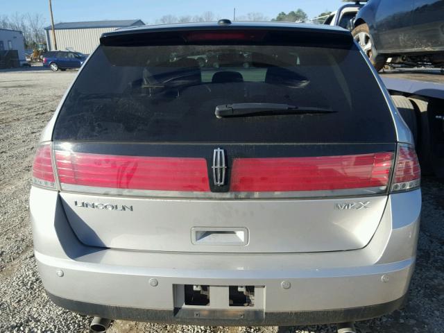 2LMDJ6JC9ABJ25900 - 2010 LINCOLN MKX SILVER photo 9