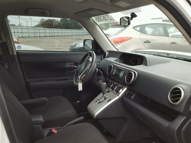 JTLKE50E181047129 - 2008 TOYOTA SCION XB თეთრი ფოტო 5