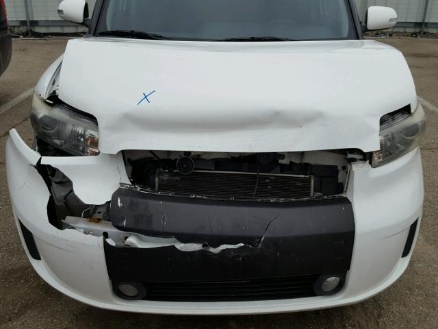 JTLKE50E181047129 - 2008 TOYOTA SCION XB WHITE photo 9