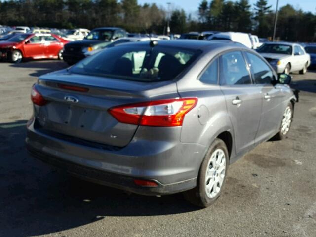 1FAHP3F26CL113307 - 2012 FORD FOCUS SE GRAY photo 4