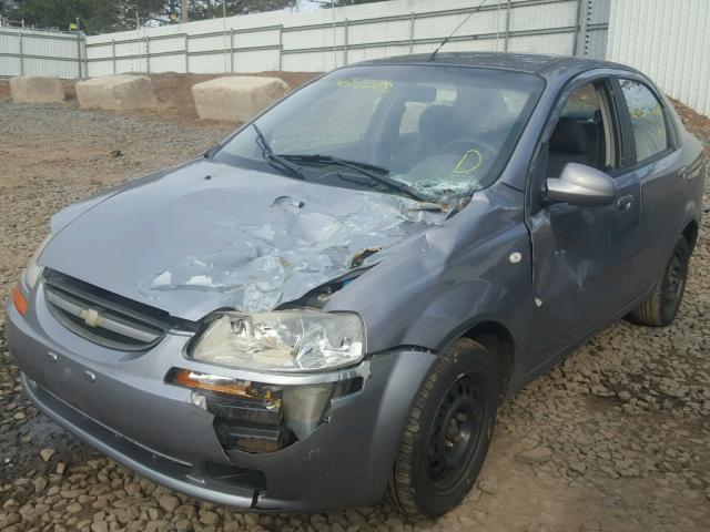 KL1TD56606B640420 - 2006 CHEVROLET AVEO BASE GRAY photo 2