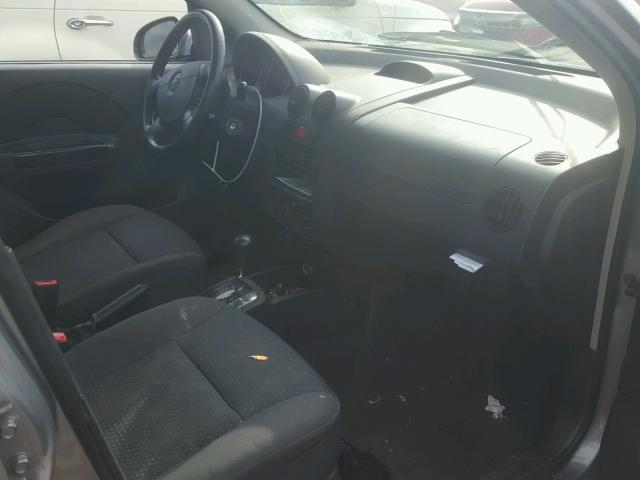 KL1TD56606B640420 - 2006 CHEVROLET AVEO BASE Մոխրագույն լուսանկար 5