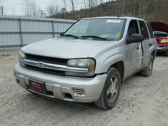 1GNDT13S572171246 - 2007 CHEVROLET TRAILBLAZE SILVER photo 2