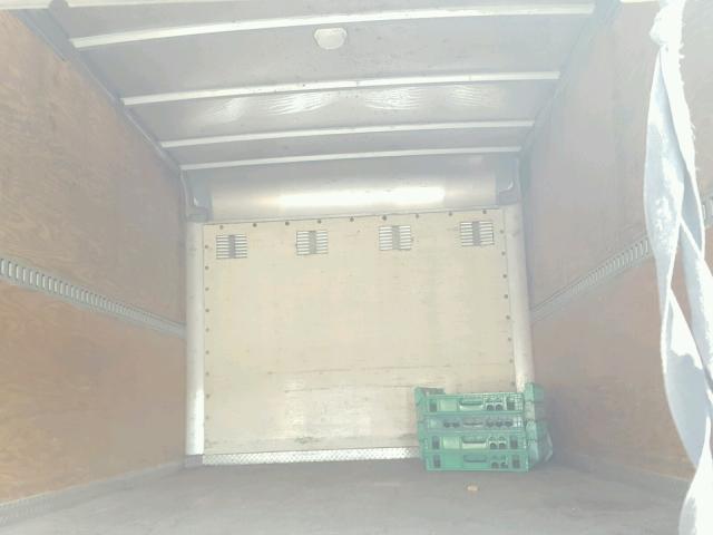 JALB4W173B7400980 - 2011 ISUZU NPR WHITE photo 6