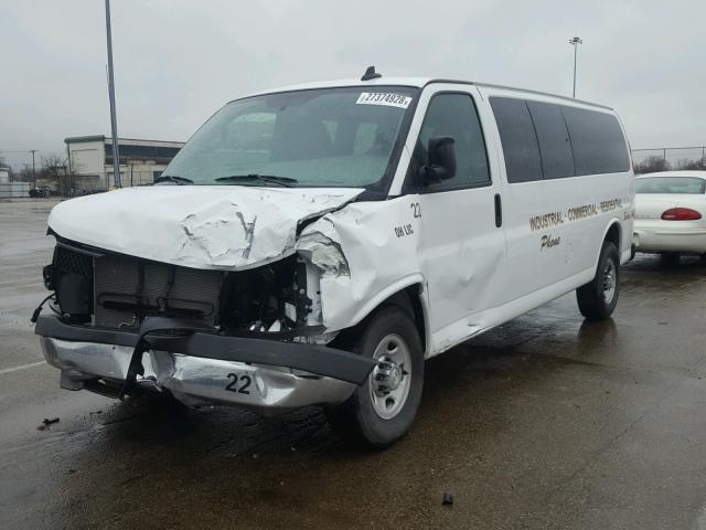 1GAZGPFG4H1136775 - 2017 CHEVROLET EXPRESS G3 WHITE photo 2