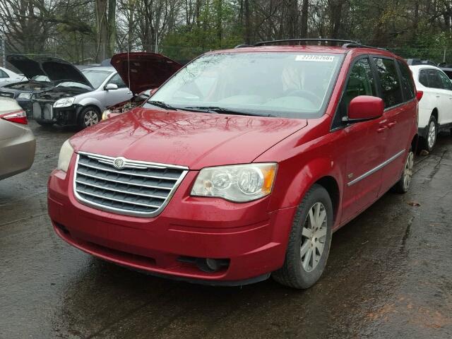 2A8HR54199R679416 - 2009 CHRYSLER TOWN & COU RED photo 2