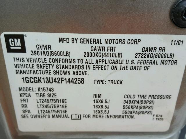 1GCGK13U42F144258 - 2002 CHEVROLET SILVERADO GRAY photo 10