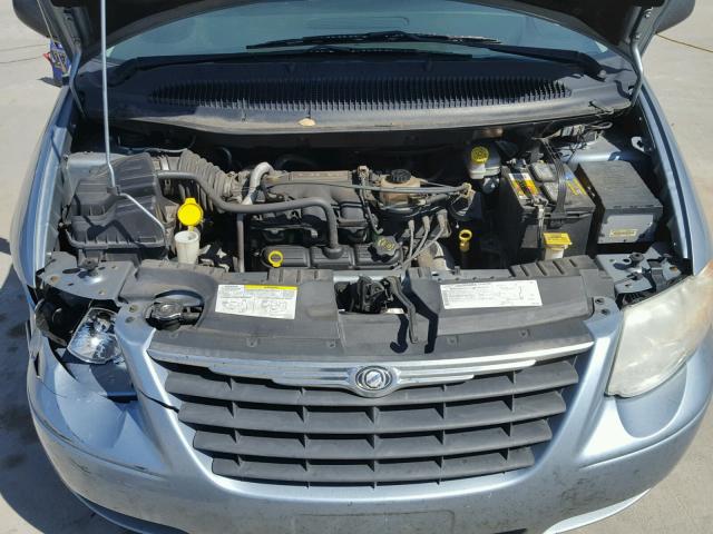 2C4GP44R65R232271 - 2005 CHRYSLER TOWN & COU BLUE photo 7