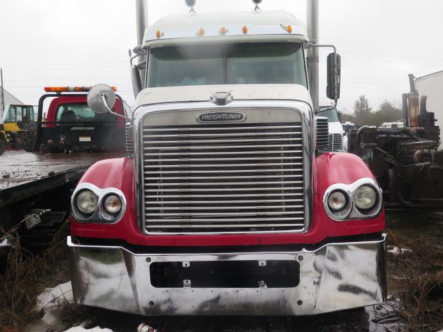 1FUJCRCG83PK35503 - 2003 FREIGHTLINER CONVENTION WHITE photo 2