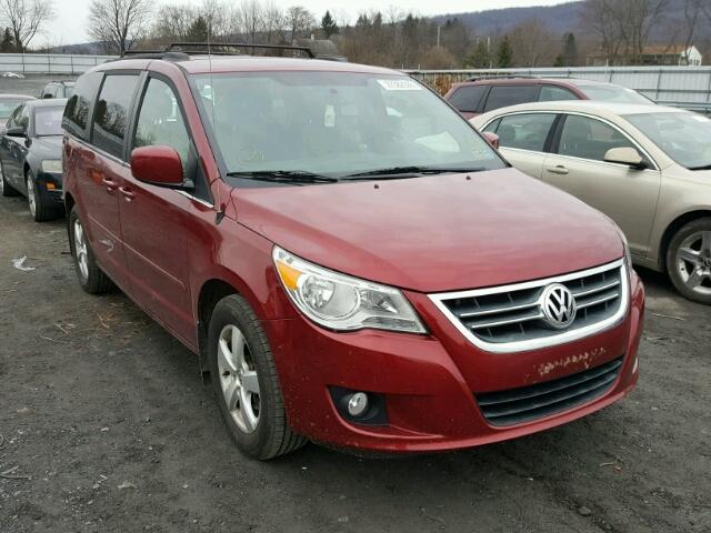 2V4RW3DG3BR717005 - 2011 VOLKSWAGEN ROUTAN SE MAROON photo 1