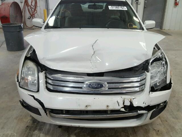 3FAHP07Z39R142607 - 2009 FORD FUSION SE WHITE photo 9