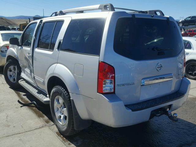 5N1AR18U65C749295 - 2005 NISSAN PATHFINDER SILVER photo 3