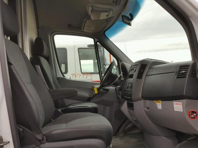 WDYPE8CC5B5542063 - 2011 FREIGHTLINER SPRINTER 2 WHITE photo 5