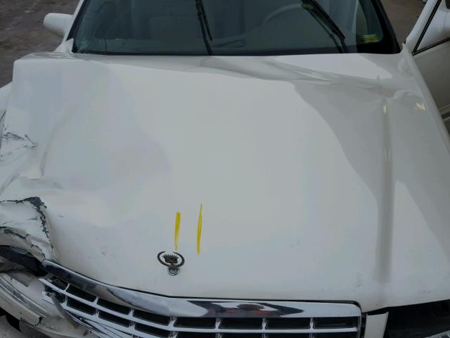 1G6KD54Y5WU730162 - 1998 CADILLAC DEVILLE WHITE photo 7