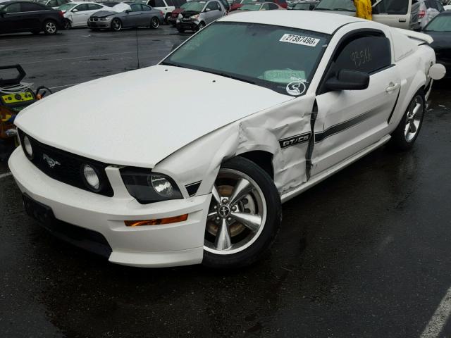 1ZVFT82HX75283987 - 2007 FORD MUSTANG GT WHITE photo 2