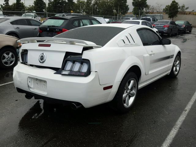 1ZVFT82HX75283987 - 2007 FORD MUSTANG GT WHITE photo 4