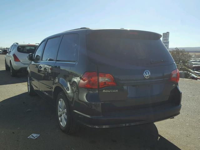 2C4RVABG9CR193932 - 2012 VOLKSWAGEN ROUTAN SE CHARCOAL photo 3