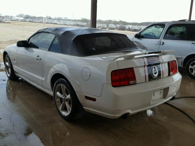 1ZVHT85H675204612 - 2007 FORD MUSTANG GT WHITE photo 3