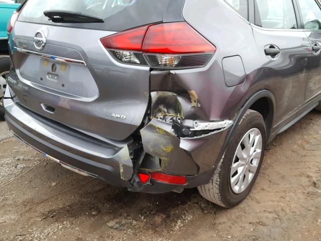 KNMAT2MV3HP510374 - 2017 NISSAN ROGUE S GRAY photo 9