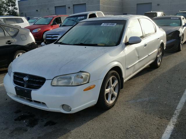 JN1CA31D7YT744575 - 2000 NISSAN MAXIMA GLE WHITE photo 2