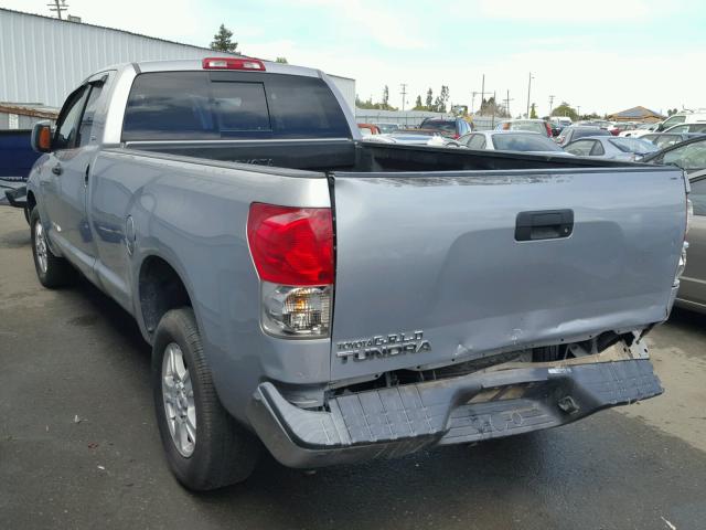 5TFSV54197X001322 - 2007 TOYOTA TUNDRA DOU SILVER photo 3