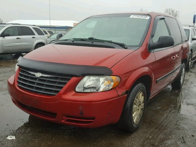 1A4GP45R46B748542 - 2006 CHRYSLER TOWN & COU RED photo 2
