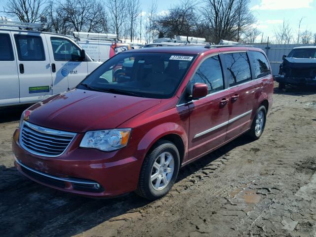 2C4RC1BG7CR382780 - 2012 CHRYSLER TOWN & COU RED photo 2