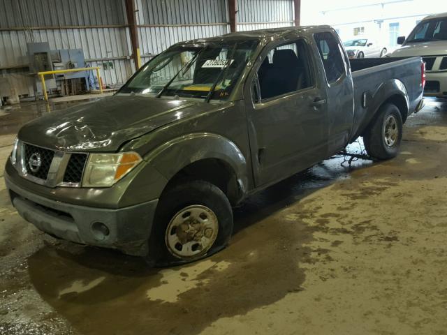 1N6BD06T05C415644 - 2005 NISSAN FRONTIER K GREEN photo 2