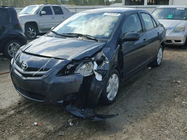 JTDBT923371057339 - 2007 TOYOTA YARIS GRAY photo 2