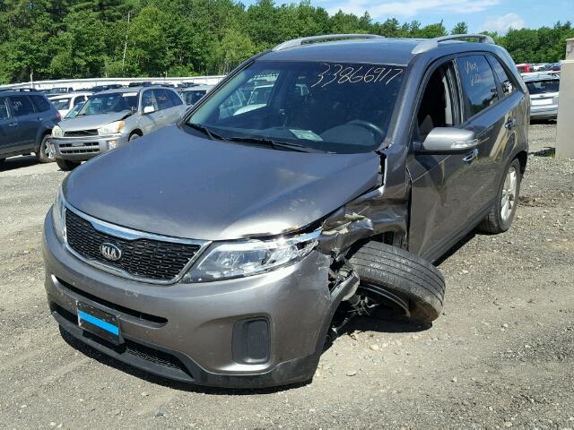 5XYKT4A71FG636822 - 2015 KIA SORENTO LX BROWN photo 2