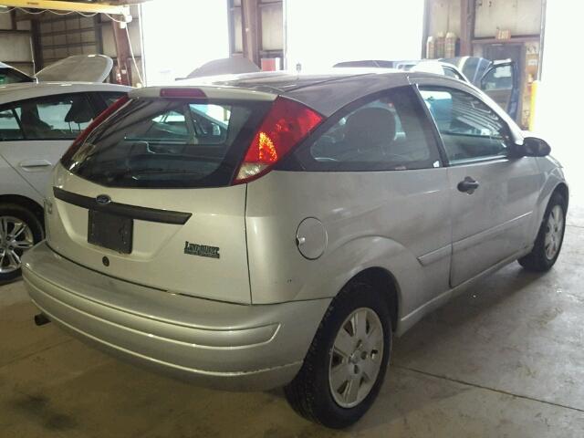 1FAFP31N37W258334 - 2007 FORD FOCUS ZX3 SILVER photo 4