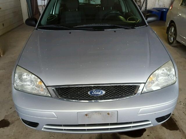 1FAFP31N37W258334 - 2007 FORD FOCUS ZX3 SILVER photo 9