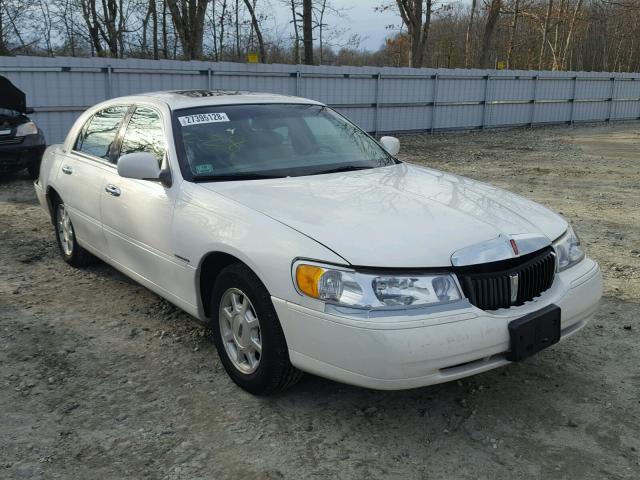 1LNHM82W0YY915074 - 2000 LINCOLN TOWN CAR S WHITE photo 1