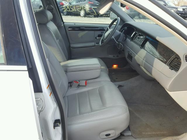 1LNHM82W0YY915074 - 2000 LINCOLN TOWN CAR S WHITE photo 5