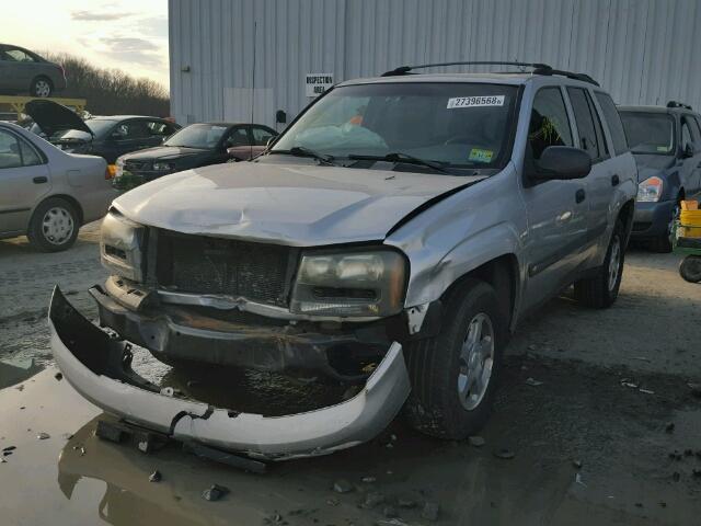 1GNDT13S942107478 - 2004 CHEVROLET TRAILBLAZE SILVER photo 2