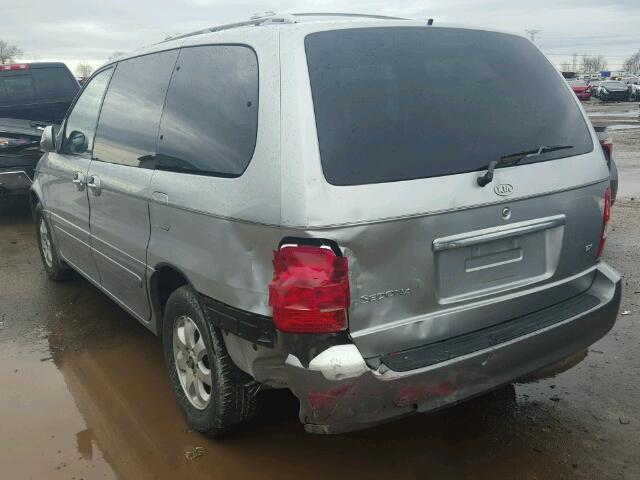 KNDUP132956768757 - 2005 KIA SEDONA EX SILVER photo 3