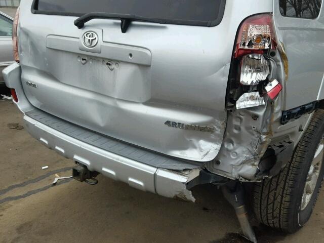 JTEZU14R048022609 - 2004 TOYOTA 4RUNNER SR SILVER photo 9