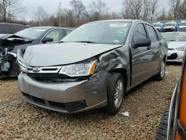 1FAHP35N08W260854 - 2008 FORD FOCUS SE SILVER photo 2