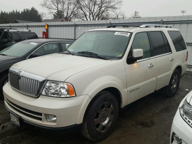 5LMFU28576LJ10795 - 2006 LINCOLN NAVIGATOR WHITE photo 2