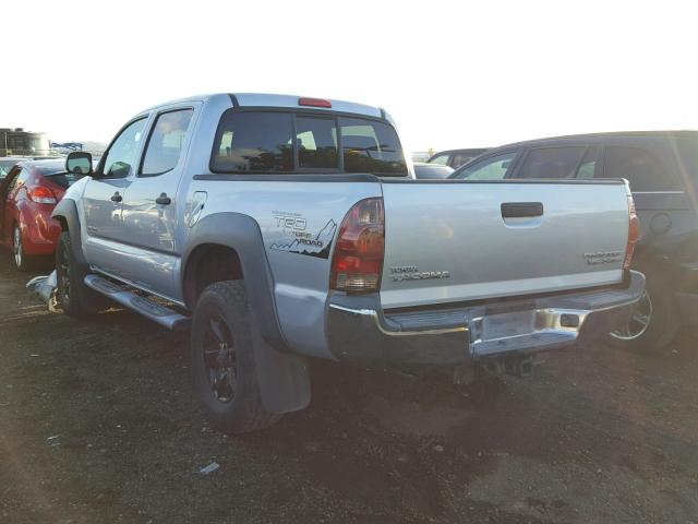 5TEJU62N28Z490909 - 2008 TOYOTA TACOMA DOU SILVER photo 3